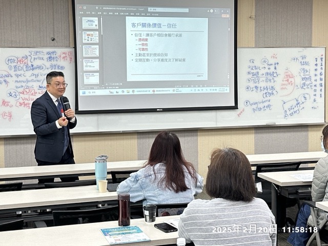 黃震宇小胖老師